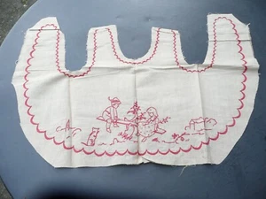 ancien tablier d'enfant en coton écru brodé à découper - Imagen 1 de 6