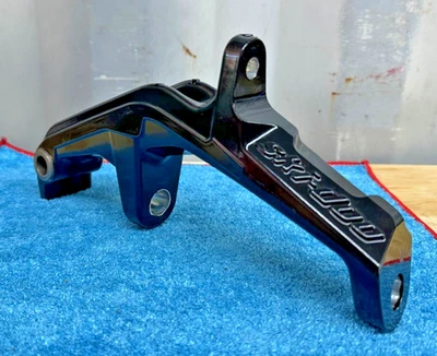 23 24 BRP SKI-DOO MXZ 850 XRS LH LEFT SPINDLE SKI LEG RENEGADE 900 ACE 505074962 - Image 1 of 4