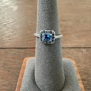 Anillo Bomb Party Nuevo OG RBP5552 The Moment Is Now Aqua Spineel Circonita cúbica Rodio Talla 6 - Imagen 1 de 5