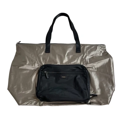 Bolso de Viaje TUMI Embalable Plegable Nylon Marrón Negro Cremallera Completa Hombro Foto 1 de 4