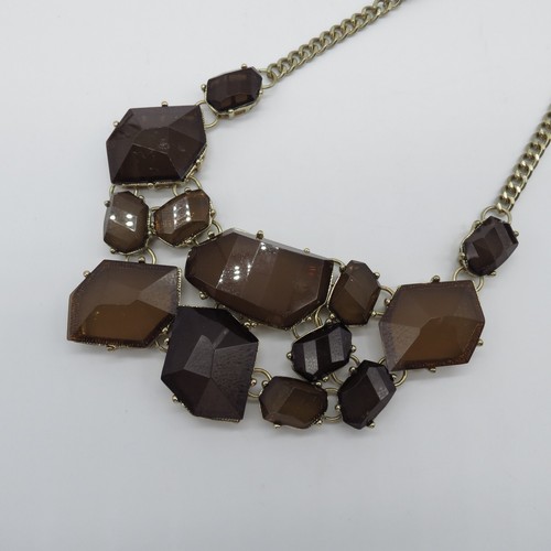 VETEMENTS Collana bavaglino dichiarazione asimmetrica marrone tono oro stile passerella 19 5"