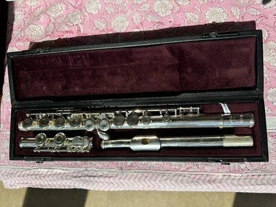 Flauta Yamaha de plata maciza YFL-411 Foto 1 de 4