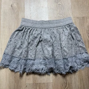 Minifalda de encaje gris Abercrombie & Fitch talla grande Y2K línea A preppy - Imagen 1 de 6