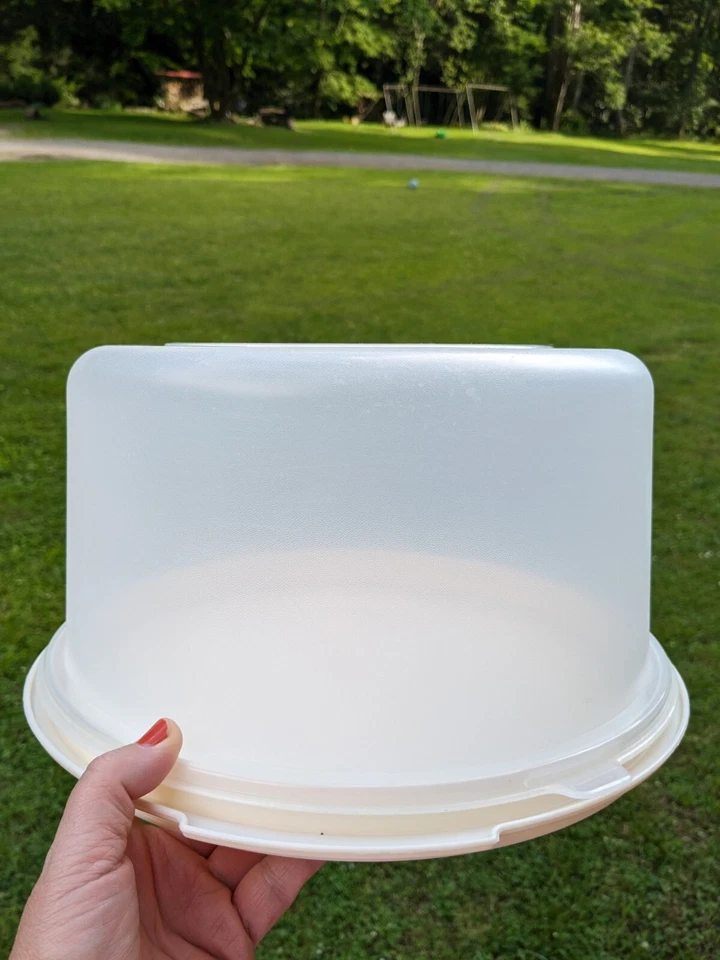 Rubbermaid Servin Saver Cake Keeper Cake Container Cake Holder Cake Carrier - Image 1 of 4