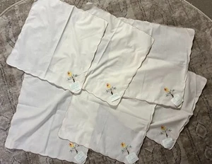 Set of 6 Vintage Embroidered Placemats with Boho Flower Design - Picture 1 of 2