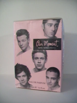 One Direction *Our Moment 100 мл парфюмированная вода спрей* в основном запечатанная несовершенная коробка - Изображение 1 из 4