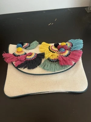 Vince Camuto Witan tecido/lona borla multicolorida feita à mão coloração de embreagem - Imagem 1 de 4