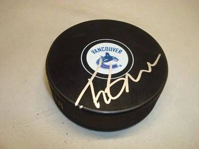 Disco de hockey firmado por Travis Green Vancouver Canucks autografiado 1A Foto 1 de 2