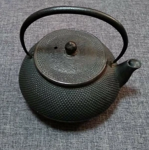 Teekanne Gusseisen Tee Kanne schwarz ca. 0,6 Liter mit Sieb und Deckel - Bild 1 von 7