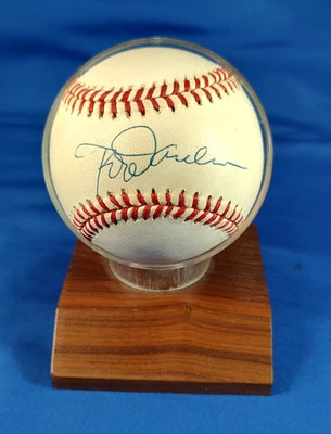 Rod Carew Signed Official American League Baseball w/Beckett COA HOF - Image 1 of 4