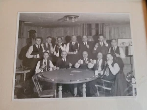 Vintage Framed Photo of some Well Dressed Men at Poker Table Milwaukee WI - Picture 1 of 12