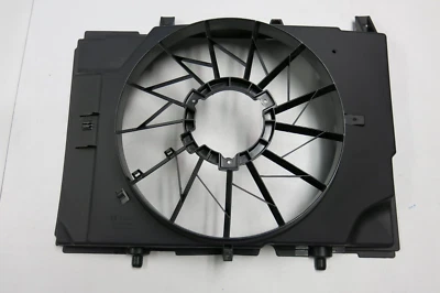 BOSCH Mercedes-Benz Fan Shroud Assembly C230 C280 SLK230 1997-2004 (2025053555) - Image 1 of 4