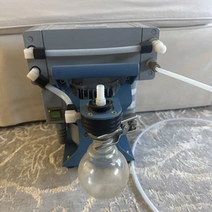 Bomba de vacío de diafragma químico Vacuubrand MZ 2B. Dos etapas. 120V. 2,2 M³/hr - Imagen 1 de 7