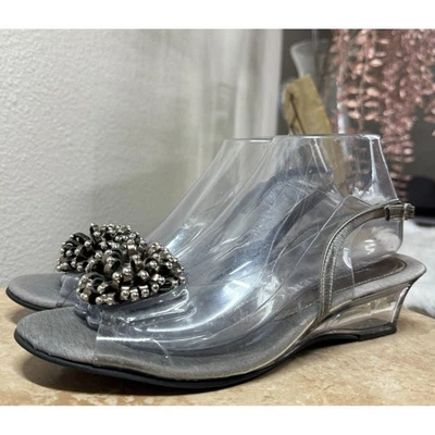 Винтажные женские туфли Bob Baker 9 Lucite на танкетке с прозрачной цветочной металлической пряжкой - Изображение 1 из 4