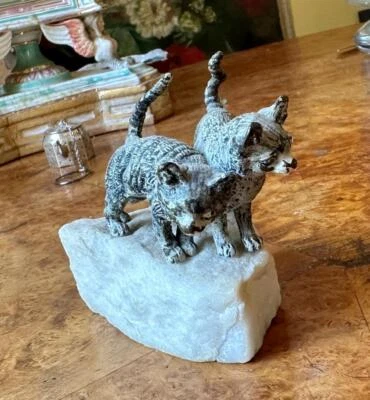 2 Gatto Gattino Germania Heyde Figura Freddo Dipinta Metallo 1900 Katzchen - Immagine 1 di 4