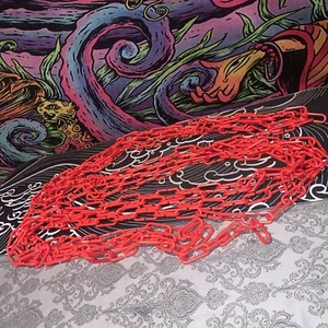 Collar de eslabones de cadena con clip de plástico vintage de los años 80 con encanto de campana rojo - ¡30 pies!- - Imagen 1 de 4