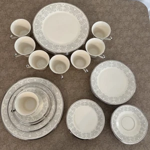 Komplettset 8 Lenox Schneelilie 5-teilig Gedecke 40 Gesamtteile makellos - Bild 1 von 17