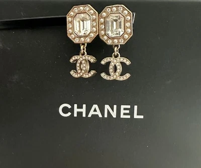 CHANEL Ohrringe Ohrstecker mit Originalverpackung - Bild 1 von 4
