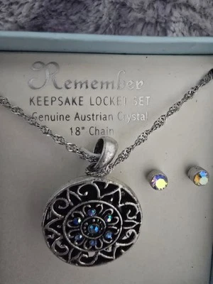 MECHÓN, CON COLLAR CIRCULAR PLATEADO 18", y pendientes  Foto 1 de 4