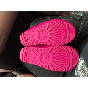UGG Limited Addition,Cozy Sheepskin Slip On Slipper Hot Pink Size 7 Preowned - Picture 1 of 3