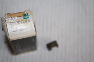 GM 5713268 TAILGATE OUTSIDE HANDLE LOCK CYLINDER PAWL NOS 1963-1978 SEE LISTING - Foto 1 di 5