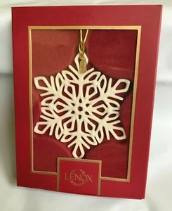LENOX Christmas Ornament 2021 SNOW FANTASIES Snowflake w/Box 4 inch (in hand) - Picture 1 of 6