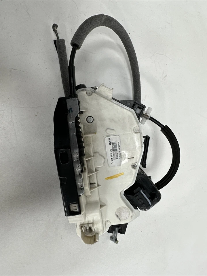 2011-16 Volkswagen Jetta Passat Beetle Left Driver Door Lock Actuator 5K1837015C - Image 1 of 3
