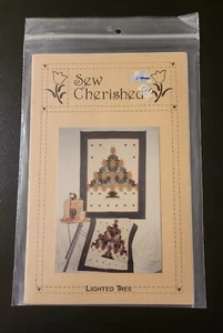 "Árbol Iluminado" © 1991 Coser Apreciado Coser Acolchado Patrón - Colgar en la Pared NUEVO - Imagen 1 de 2