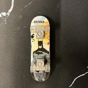 Young Justice DC Comics Skateboard Finger Board Batman - Picture 1 of 5