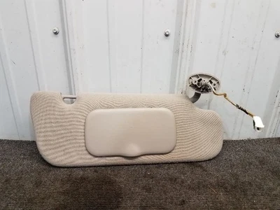 Parasol derecho para pasajero Jeep Liberty 2002-03 con iluminación (1 bombilla) *TAN*  Foto 1 de 4