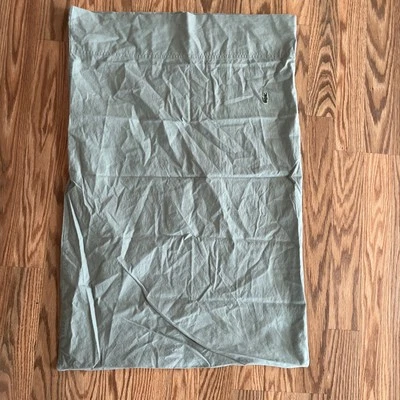 Funda de almohada estándar con logotipo de cocodrilo Lacoste gris mezcla de algodón ropa de cama Foto 1 de 4