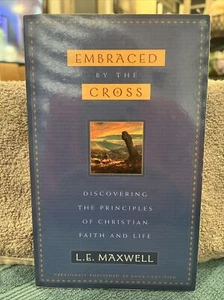 Soft cover book Embraced by the Cross - Bild 1 von 4
