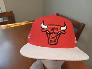 Adidas Chicago Bulls Cap Red White Snapback Hat Logo Spellout Michael Jordan - Picture 1 of 7