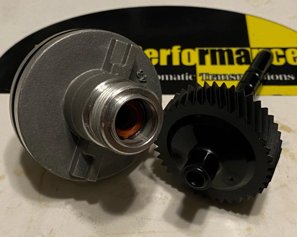 700R4 40 Tooth Speedometer Driven Gear & Matching Speedometer Gear Housing - Image 1 of 1