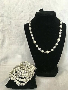NUEVO - Collar y Pulsera Elástica Givenchy Tono Plateado Perla y Cristal - Imagen 1 de 1