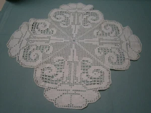 ANTIQUE ART NOUVEAU DESIGN HANDMADE FILLET CROCHET TABLE CENTER PIECE DOILEY - Picture 1 of 1