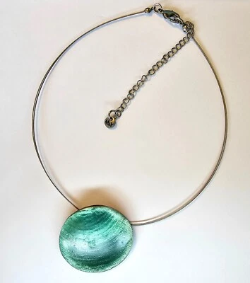 Hermoso Collar Mezcla Cultura/Círculo Concha y Resina - Color Verde Esmeralda Foto 1 de 4