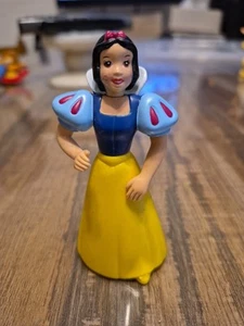 1993 SNOW WHITE PVC PRINCESS DOLL FIGURINE-DISNEY-MCDONALDS - Picture 1 of 3