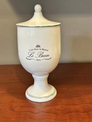 Tarro grande con pedestal de porcelana Kassatex Le Bain Luxe Pour La Maison Paris Foto 1 de 4