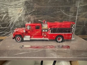 Fire Replicas FR074-38 1969 motor Mack R FDNY 38 1:50 - Imagen 1 de 4