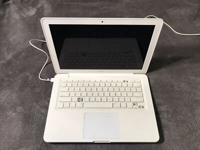 Apple 13" MacBook Unibody MC207LL/A 2009 2GB RAM+ #026 - Image 1 of 4