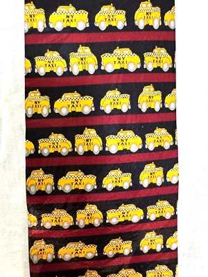NUEVOS ARTEFACTOS DE MUSEO Corbata de Seda con Patrón de Taxi de Nueva York, Hecha a Mano en EE. UU., BONITA Foto 1 de 4
