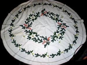 Mantel de Navidad ovalado vintage alemán bordado a mano - 54" x 48" - Imagen 1 de 4