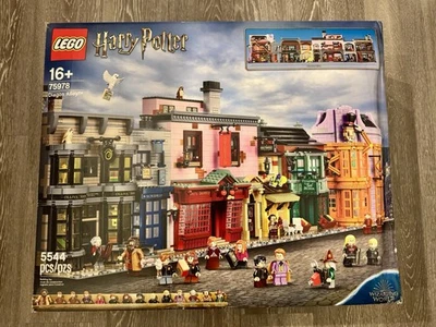 LEGO Harry Potter: Diagon Alley (75978) NUEVO, sellado de fábrica - leves daños en la caja Foto 1 de 4