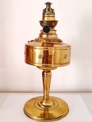Grande lampe à pétrole ancienne en laiton martelé 34 cm - Photo 1/4