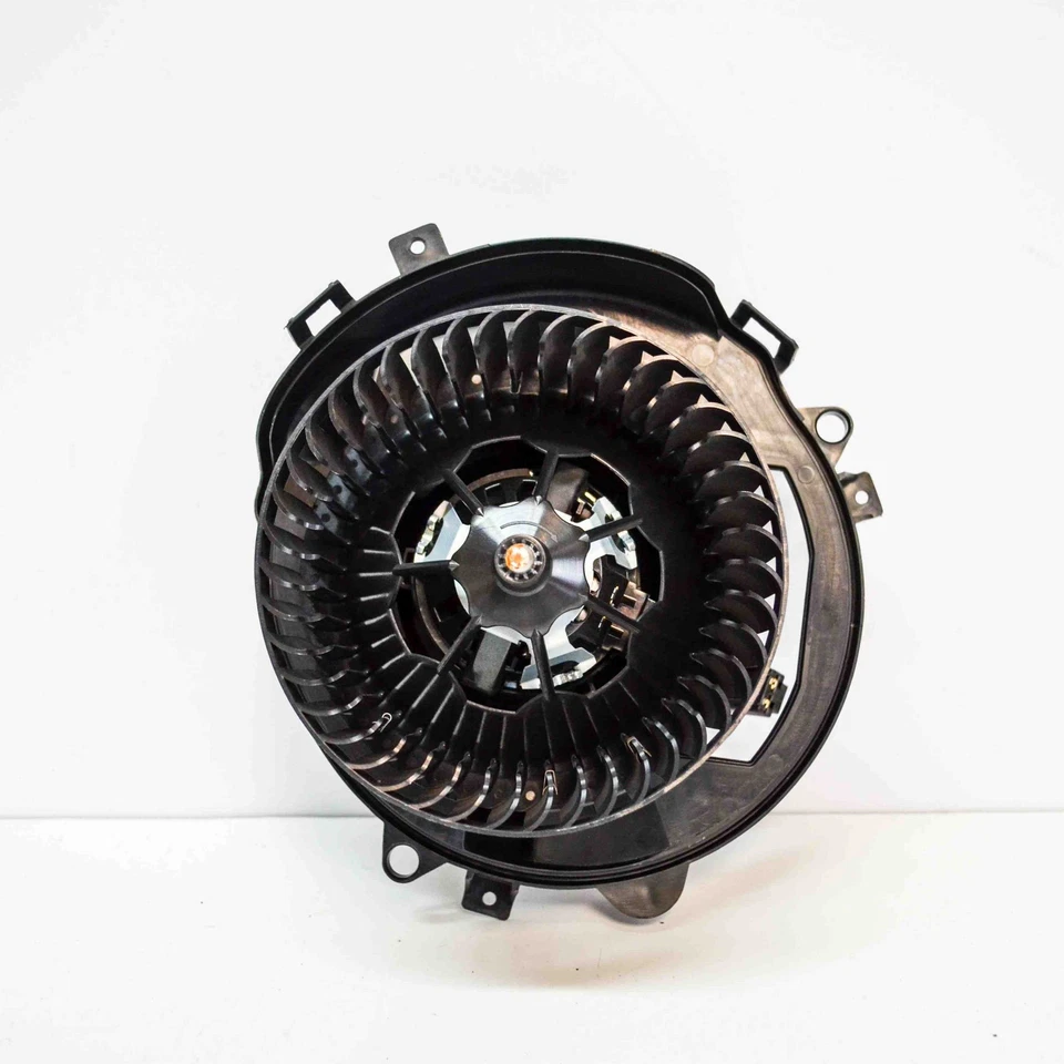 Motor ventilador calefactor VW PASSAT B8 3G2 3Q2819021A 1.4 gasolina 110kw 2017 3616160 - Imagen 1 de 4
