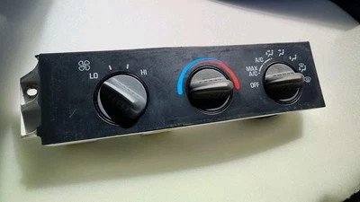 96-05 Chevy/GMC AC Control Module 16238445 - Image 1 of 4