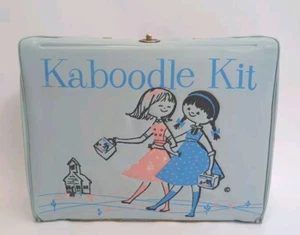 Blue Kaboodle Kit Vinyl Lunchbox American Thermos Two Girls 1959 Vintage Rare - Bild 1 von 4