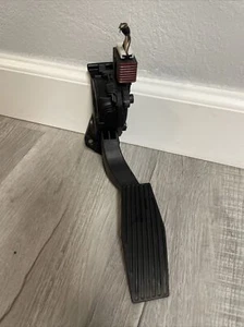 2013-2019 MALIBU GM GAS PEDAL ACCELERATOR PEDAL WITH SENSOR NEW GM # 13237352 - Picture 1 of 5
