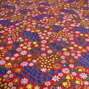 Vtg 1970s Calico Fabric Field Of Tiny Flowers Pink Blue On Red 1.16 Yards Cotton - Picture 1 of 5